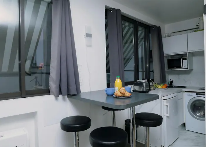 Arc De Triomphe & Trocadero Square - Vacation