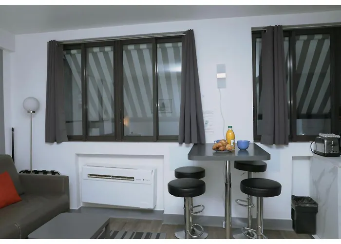 Arc De Triomphe & Trocadero Square - Vacation Daire Paris